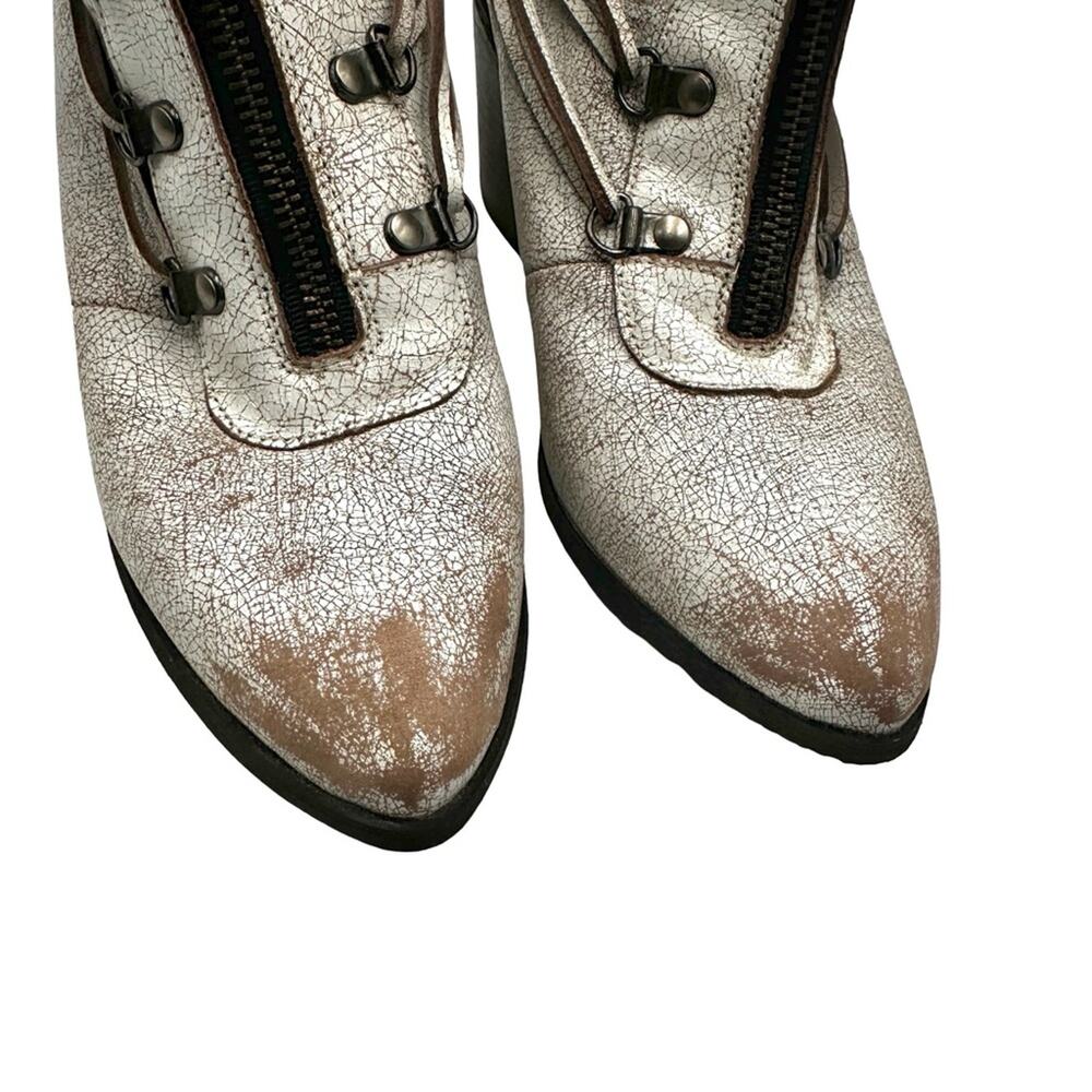 Buckle - Sbicca Peace Keeper Leather Boot - Women's Shoes White | size 7 - Picture 14 of 16